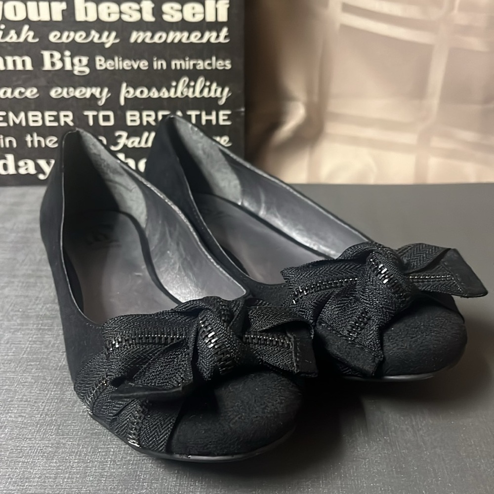 Brand Black Women’s Size 9 1/2 Bow Faux Suede shoe Ballerina Flats